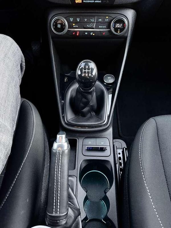 Gebraucht Ford Fiesta Cool & Connect 86 PS (63 kW) 2019 Schwarz Limousine