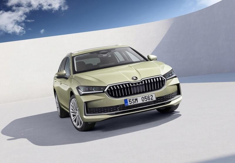 Wählbar Gebraucht 2024 Skoda Superb Selection Kombi | 40.490 € (Superpreis) - Bild 1/3