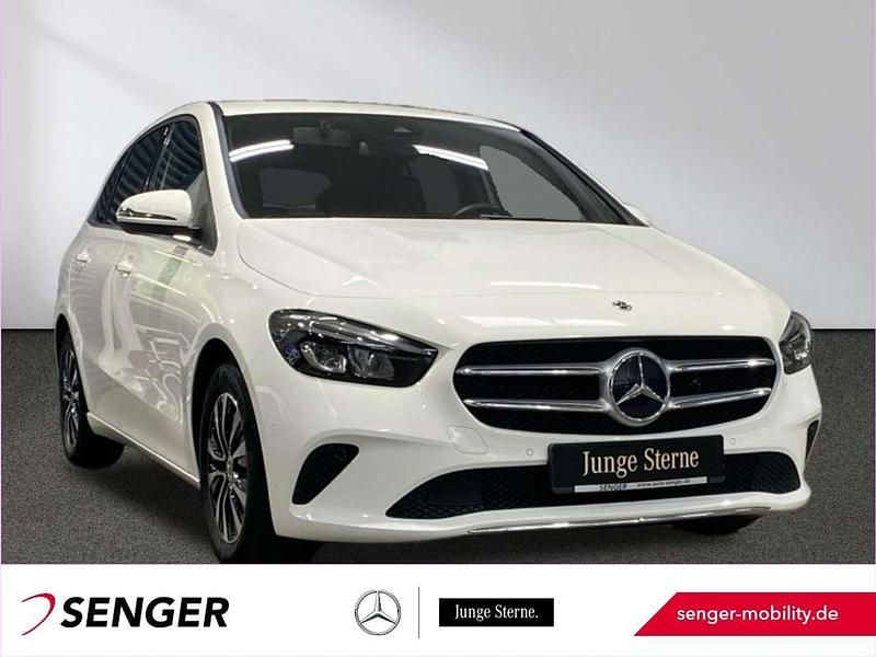 Weiß Gebraucht 2022 Mercedes B180 Style Van / Kleinbus | 22.440 € (Fairer Preis) - Bild 1/3