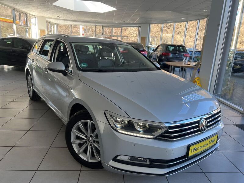 Silber Gebraucht 2019 VW Passat Highline Kombi | 17.490 € (Fairer Preis) - Bild 1/4