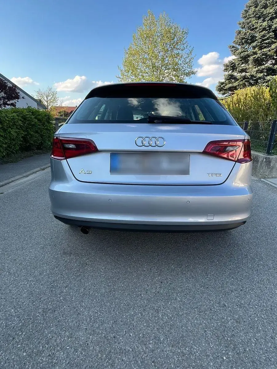 Gebraucht Audi A3 Ambiente 110 PS (80 kW) 2015 Silber Limousine