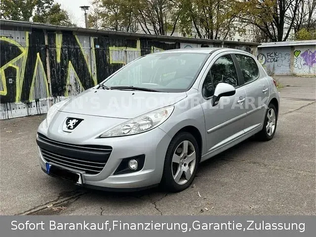 Używany Peugeot 207 Premium 120 KM (88 kW) 2011 Sedan/Limuzyna