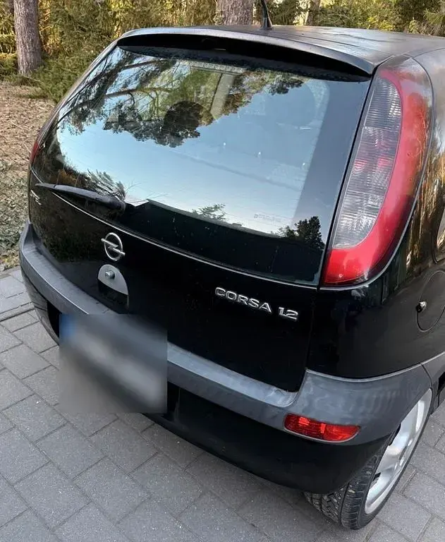 Używany Opel Corsa 75 KM (55 kW) 2002 Czarny Hatchback