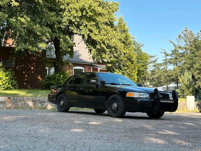 Schwarz Gebraucht 2009 Ford Crown Limousine | 12.500 € - Bild 1/4