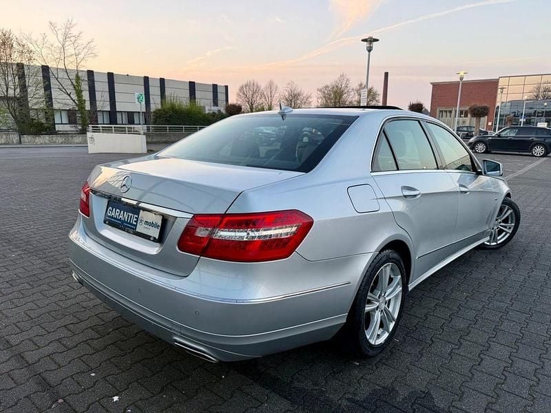Gebraucht Mercedes E250 Sport 204 PS (150 kW) 2012 Silber Limousine