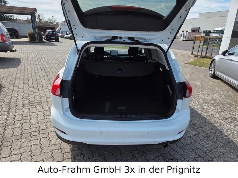 Gebraucht Ford Focus Cool & Connect 120 PS (88 kW) 2022 Weiß Kombi