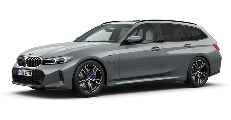 Grau Gebraucht 2025 BMW 330e Comfort Edition Kombi | 52.640 € (Etwas zu teuer) - Bild 1/4