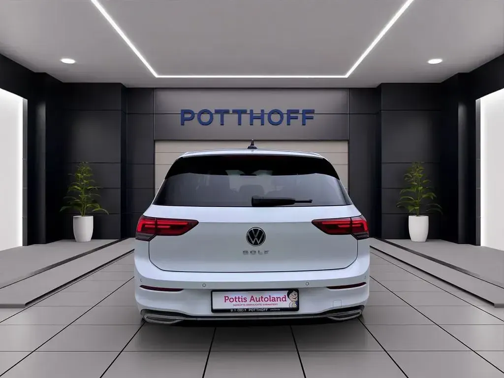 Gebraucht VW Golf VIII Active 150 PS (110 kW) 2023 Pure white Limousine
