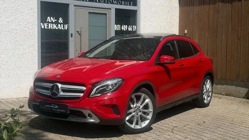 Gebraucht Mercedes GLA250 211 PS (155 kW) 2014 Rot SUV