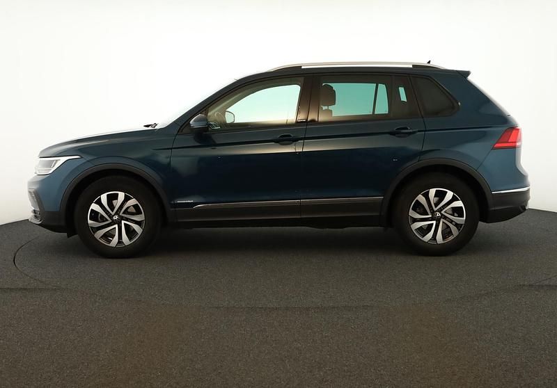 Gebraucht VW Tiguan Active 150 PS (110 kW) 2022 Nightshade blue metallic SUV
