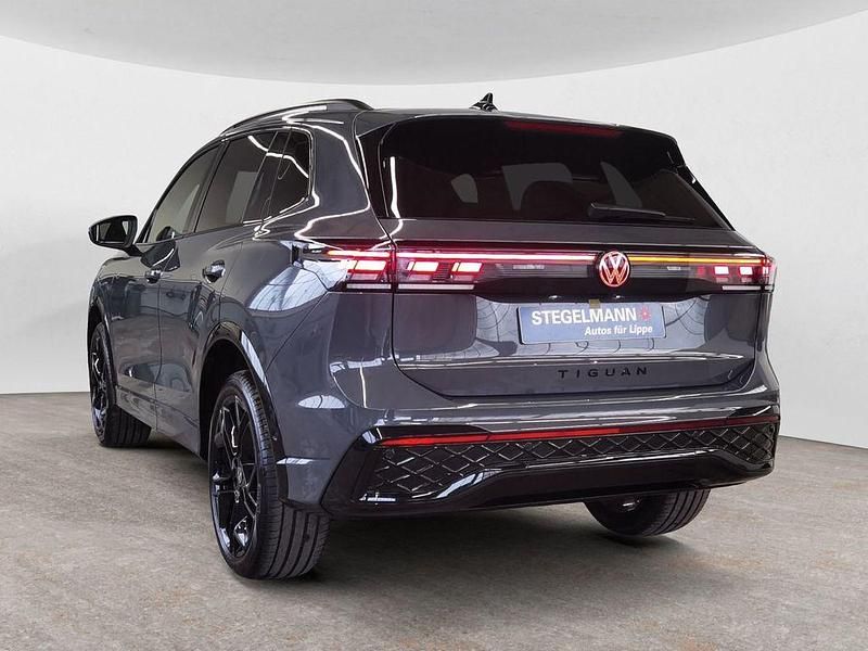 Neu VW Tiguan R-line 193 PS (141 kW) 2026 Delfingrau metallic SUV
