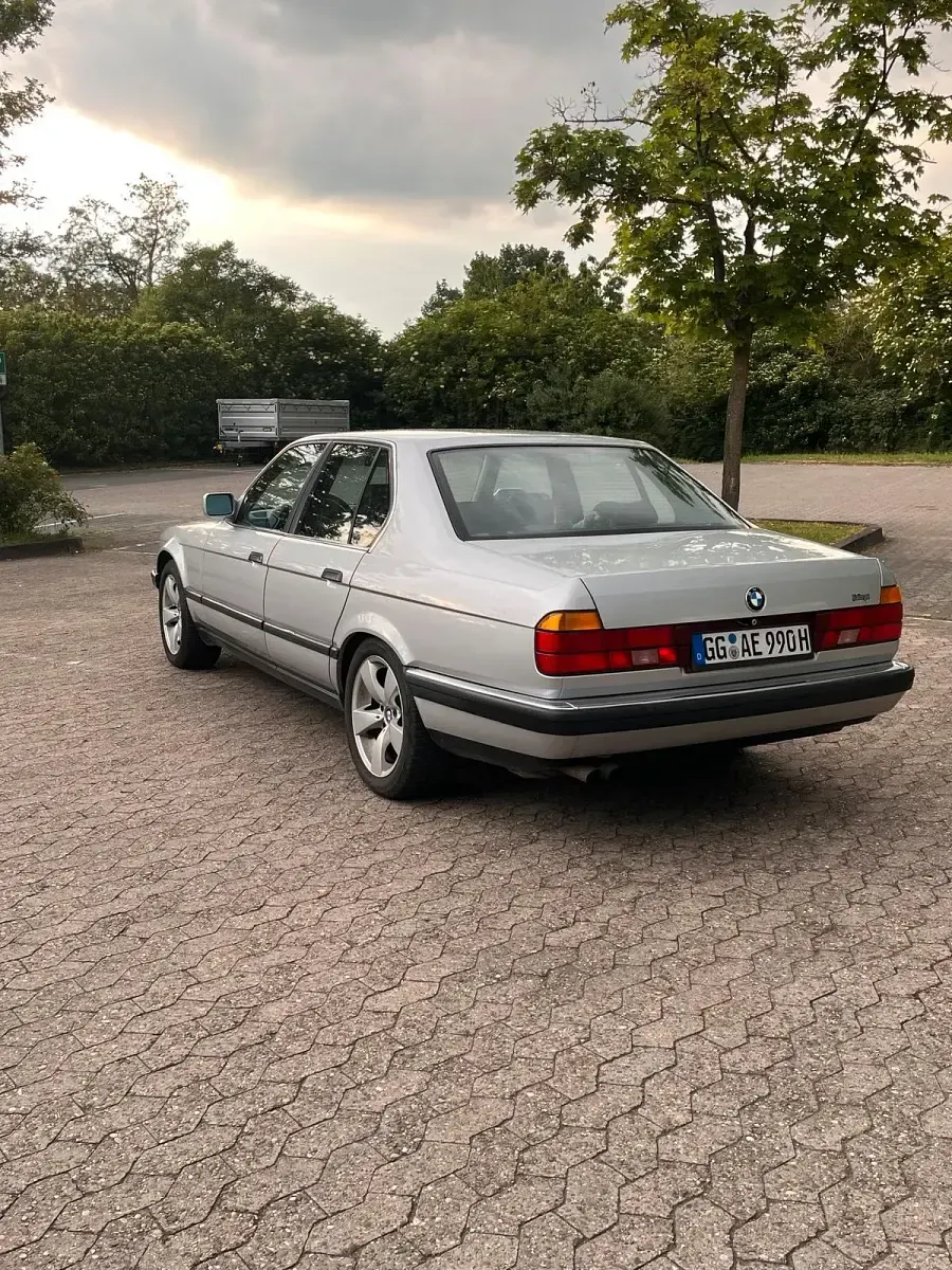 Gebraucht BMW 730 188 PS (138 kW) 1990 Silber Limousine