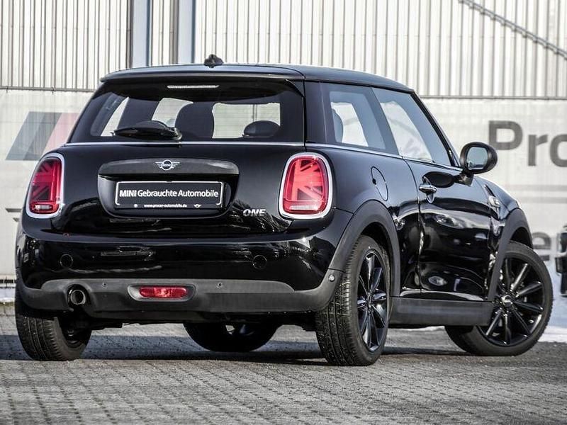 Second-hand Mini ONE 102 CP (75 kW) 2018 Negru Hatchback