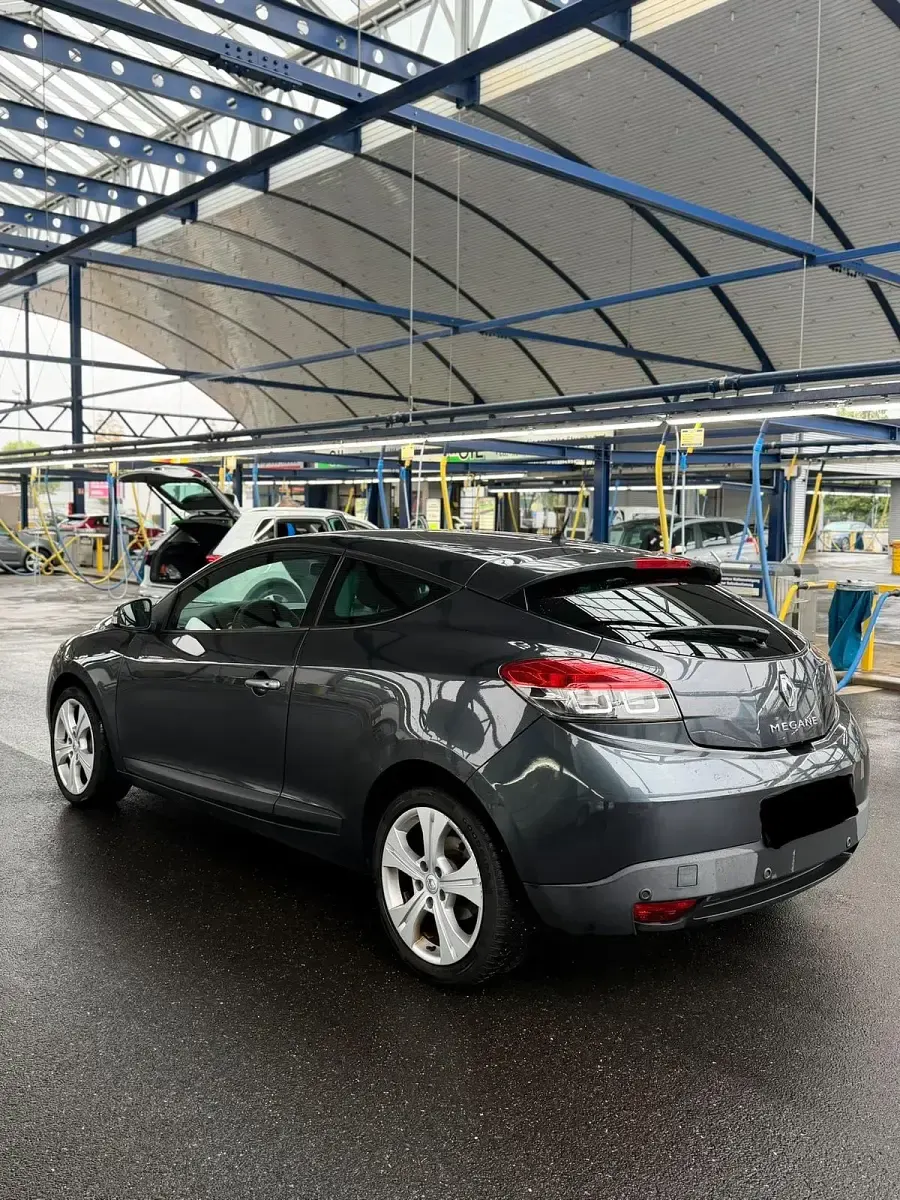 Gebraucht Renault Mégane Coupé Dynamique 131 PS (96 kW) 2010 Schwarz Coupé
