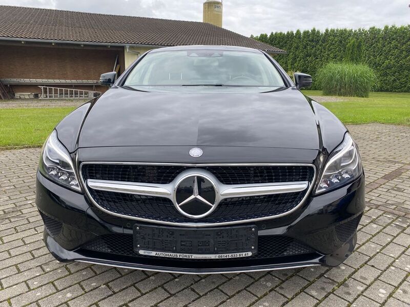 Schwarz Gebraucht 2015 Mercedes E250 Limousine | 18.700 € (Fairer Preis) - Bild 1/4