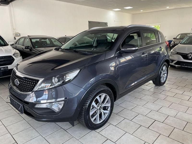 Grau Gebraucht 2016 Kia Sportage DREAM-TEAM Edition SUV | 10.950 € (Fairer Preis) - Bild 1/4