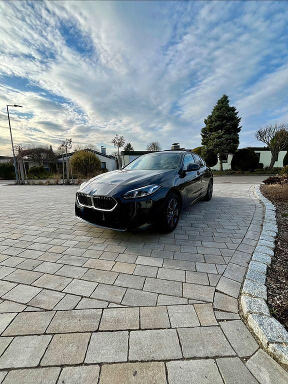 Gebraucht BMW 116 Shadowline 122 PS (89 kW) 2025 Schwarz Kleinwagen