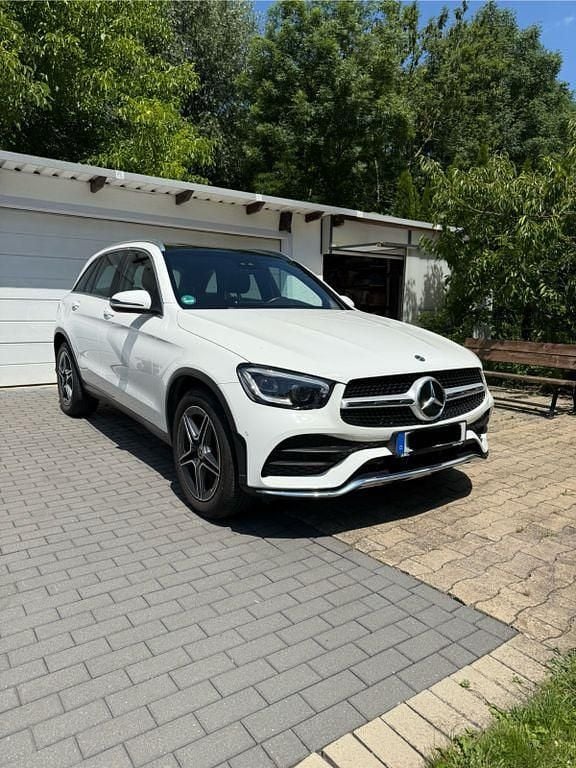 Weiß Gebraucht 2019 Mercedes GLC200 AMG SUV | 35.800 € (Guter Preis) - Bild 1/4