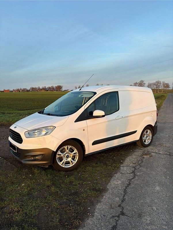 Weiß Gebraucht 2015 Ford Transit Van / Kleinbus | 7.777 € (Fairer Preis) - Bild 1/4