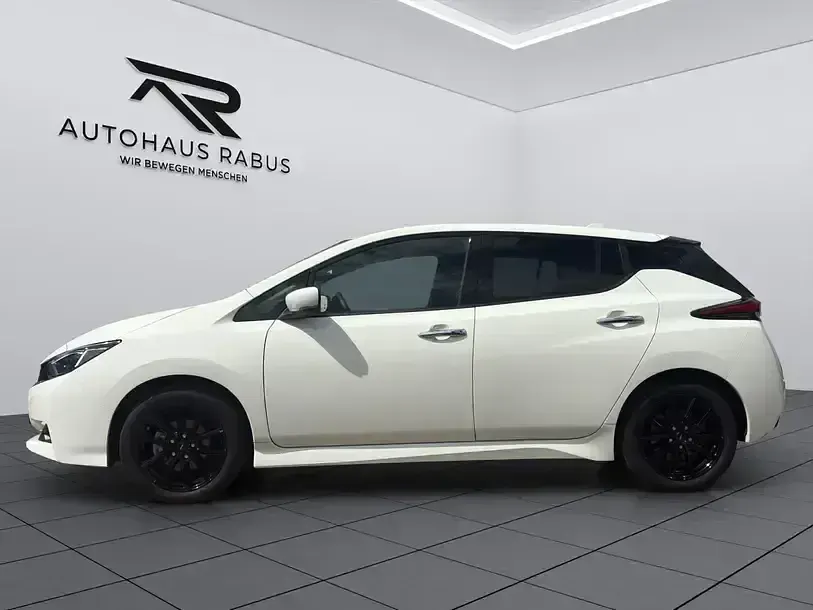 Gebraucht Nissan Leaf N-Connecta 110 kW (150 PS) 2023 Arctic solid white Kleinwagen