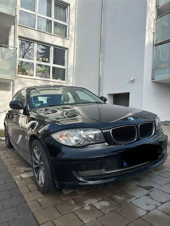 Gebraucht BMW 116 122 PS (89 kW) 2010 Schwarz Kleinwagen