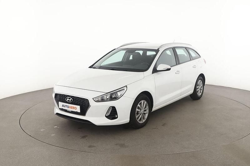 Weiß Gebraucht 2018 Hyundai i30 Comfort Kombi | 12.460 € (Superpreis) - Bild 1/3