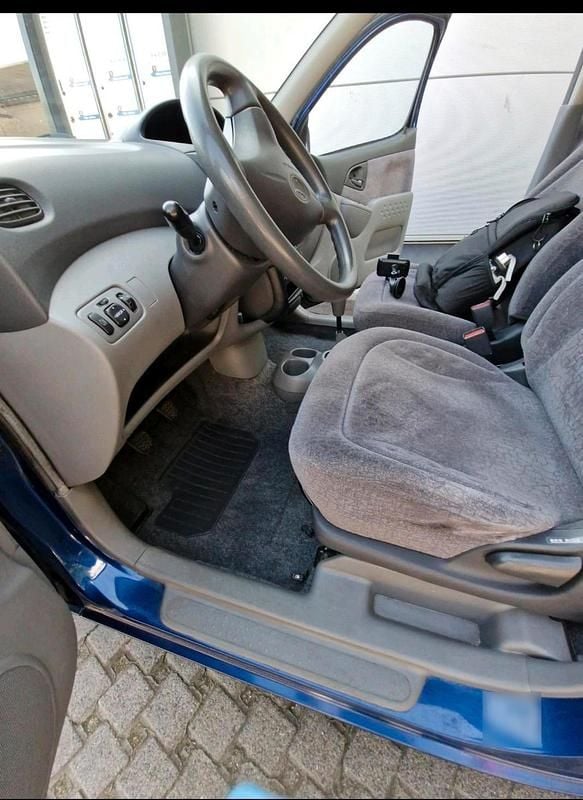 Gebraucht Toyota Yaris 86 PS (63 kW) 2002 Blau Kombi