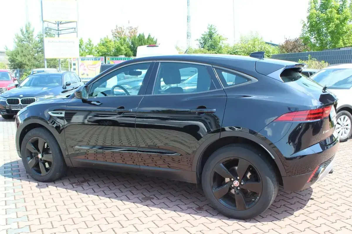 Używany Jaguar E-Pace S 200 KM (147 kW) 2019 Czarny SUV