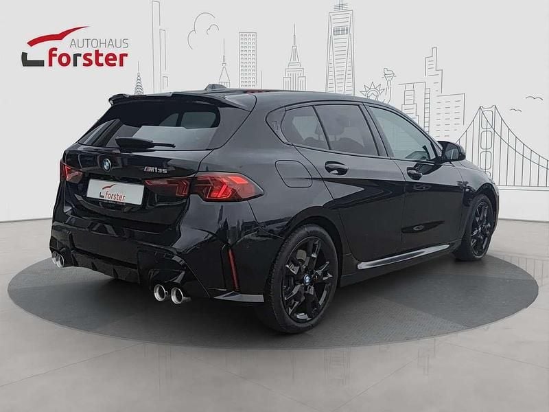 Gebraucht BMW 135 300 PS (220 kW) 2024 Saphirschwarz Kleinwagen