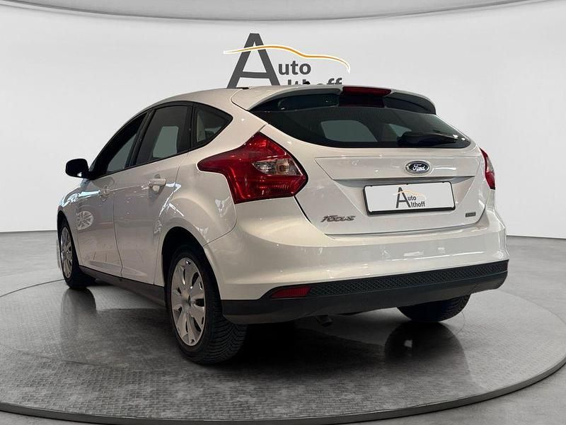 Gebraucht Ford Focus 101 PS (74 kW) 2014 Weiß Limousine