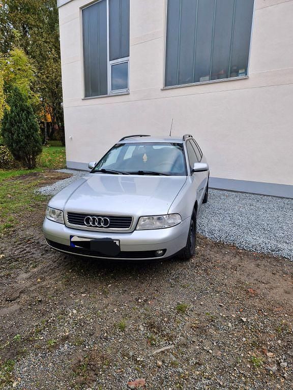 Silber Gebraucht 2001 Audi A4 Kombi | 2.222 € (Fairer Preis) - Bild 1/4