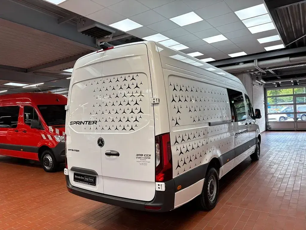 Gebraucht Mercedes Sprinter 190 PS (139 kW) 2025 Weiß Van