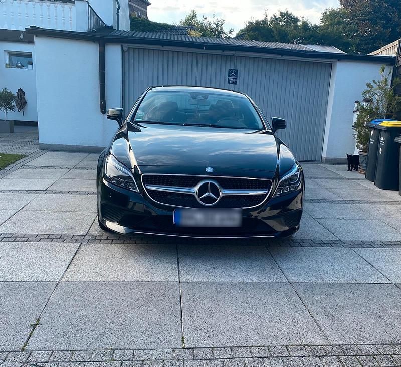 Schwarz Gebraucht 2014 Mercedes CLS220 Coupé | 20.500 € - Bild 1/4