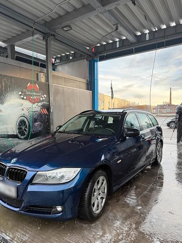 Gebraucht BMW 318 143 PS (105 kW) 2010 Blau Kombi
