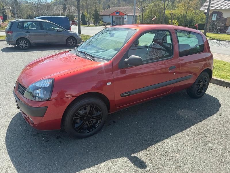 Second-hand Renault Clio II 75 CP (55 kW) 2003 Roșu Hatchback