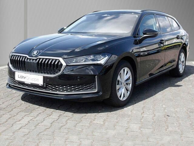 Gebraucht Skoda Superb Selection 150 PS (110 kW) 2024 Ebony schwarz metallic met. Kombi