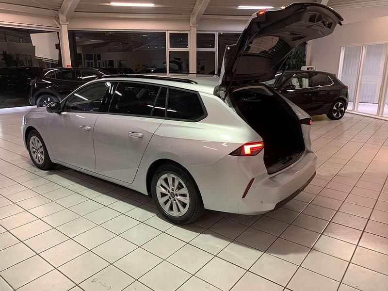 Gebraucht Opel Astra Edition 110 PS (80 kW) 2024 Kristal silber Kombi