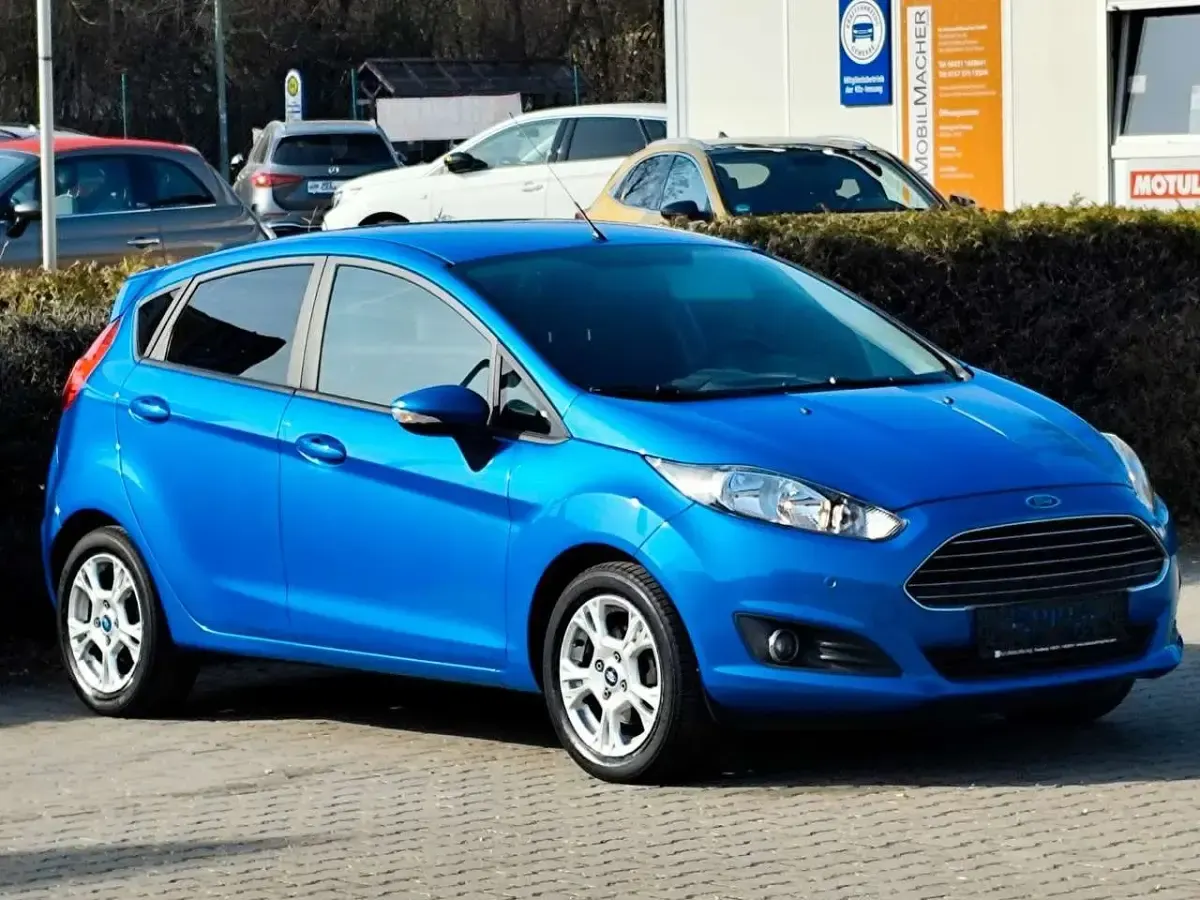 Używany Ford Fiesta SYNC Edition 95 KM (69 kW) 2014 Niebieski Hatchback