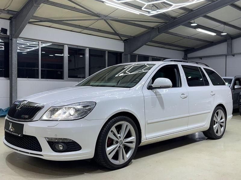 Weiß Gebraucht 2012 Skoda Octavia RS Kombi | 11.000 € (Guter Preis) - Bild 1/4