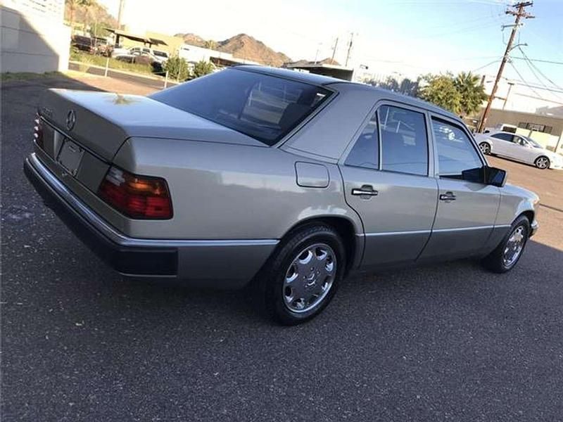 Gebraucht Mercedes E400 279 PS (205 kW) 1993 Gold Limousine