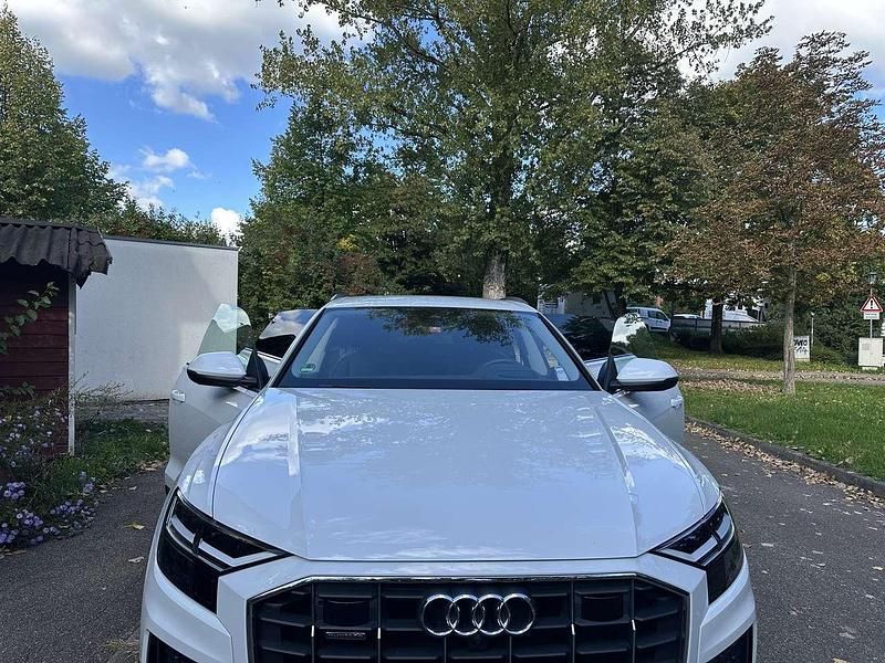 Weiß Gebraucht 2024 Audi Q8 Ambiente SUV | 65.500 € - Bild 1/4