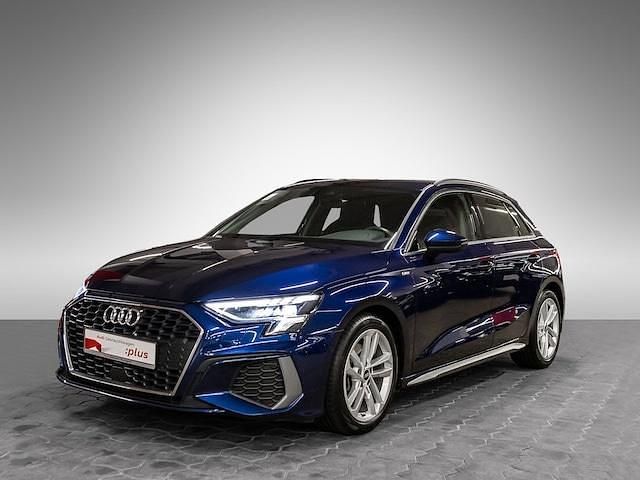 Navarrablau metallic Gebraucht 2021 Audi A3 Ambiente | 27.940 € (Teuer) - Bild 1/3