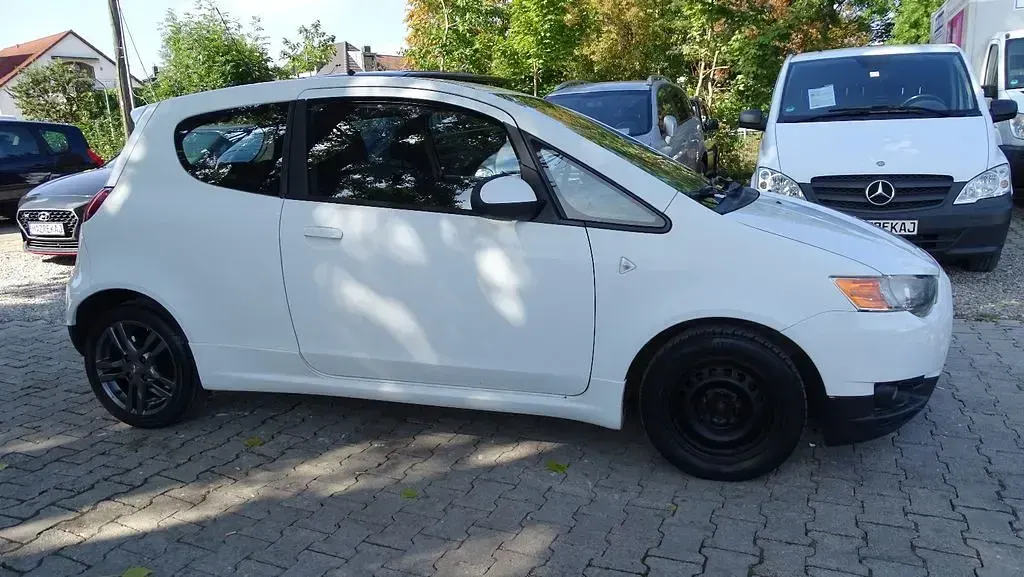 Gebraucht Mitsubishi Colt 75 PS (55 kW) 2010 Weiß Kleinwagen