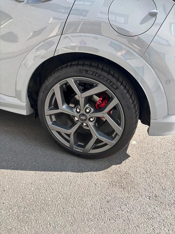 Gebraucht Ford Puma ST 200 PS (147 kW) 2024 Grau SUV