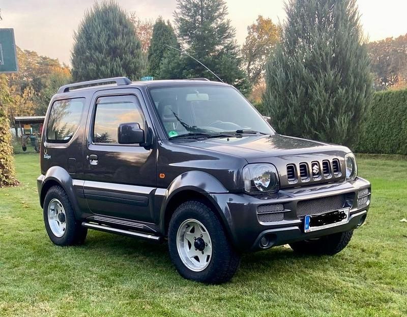 Grau Gebraucht 2012 Suzuki Jimny SUV | 13.800 € (Teuer) - Bild 1/4