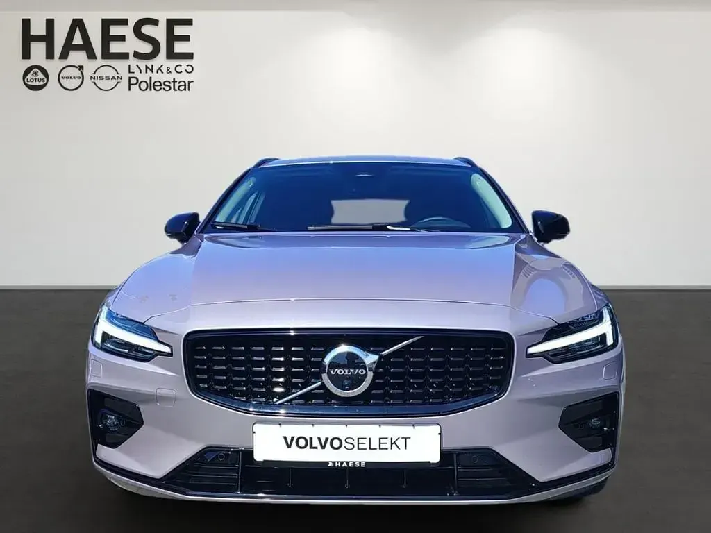 Gebraucht Volvo V60 Ultra 197 PS (144 kW) 2025 Aurora silver Kombi