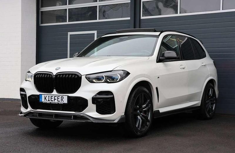 Gebraucht BMW X5 M 530 PS (389 kW) 2022 Mineralweiß metallic SUV