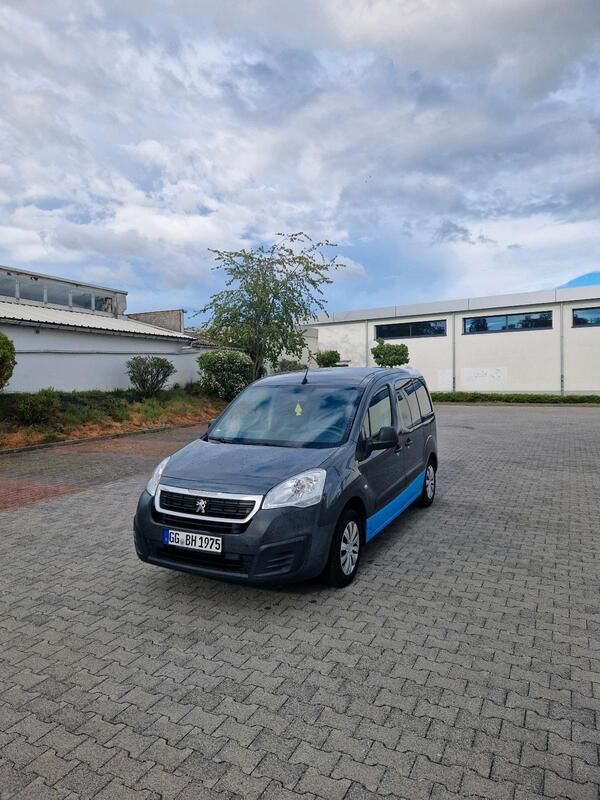 Grau Gebraucht 2017 Peugeot Partner Van / Kleinbus | 5.999 € (Guter Preis) - Bild 1/4