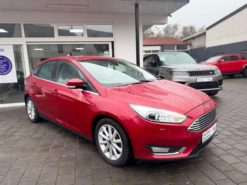 Gebraucht Ford Focus Titanium 182 PS (133 kW) 2015 Rot Limousine