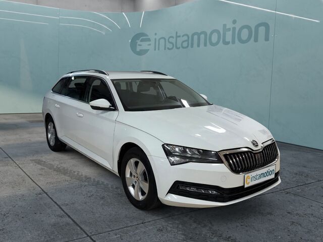 Weiß Gebraucht 2022 Skoda Superb Ambition Kombi | 26.004 € (Etwas zu teuer) - Bild 1/2